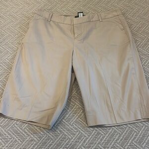 Wossino Short Khaki Size 8 78%Cotton 24% Polyester 4% Spandex Belt Loops Pockets